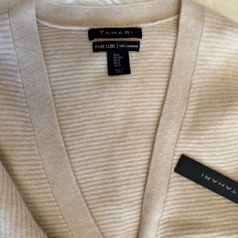 Tahari Pure Lux 100% Cashmere Elegant Beige V-Neck Cardigan Sweater - Picture 4 of 7
